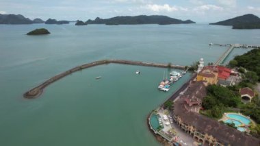 Langkawi 'nin Kent Simgeleri, Plajları ve Turist Çekimleri