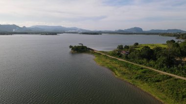 Perlis, Malezya 'daki Timah Tasoh Barajının Günbatımı Görünümü