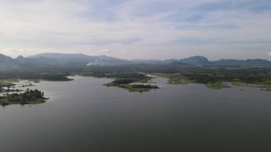 Perlis, Malezya 'daki Timah Tasoh Barajının Günbatımı Görünümü