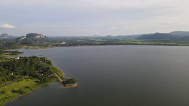 Perlis, Malezya 'daki Timah Tasoh Barajının Günbatımı Görünümü