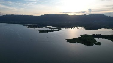 Perlis, Malezya 'daki Timah Tasoh Barajının Günbatımı Görünümü