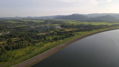 Perlis, Malezya 'daki Timah Tasoh Barajının Günbatımı Görünümü