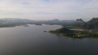 Perlis, Malezya 'daki Timah Tasoh Barajının Günbatımı Görünümü