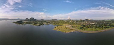 Perlis, Malezya 'daki Timah Tasoh Barajının Günbatımı Görünümü