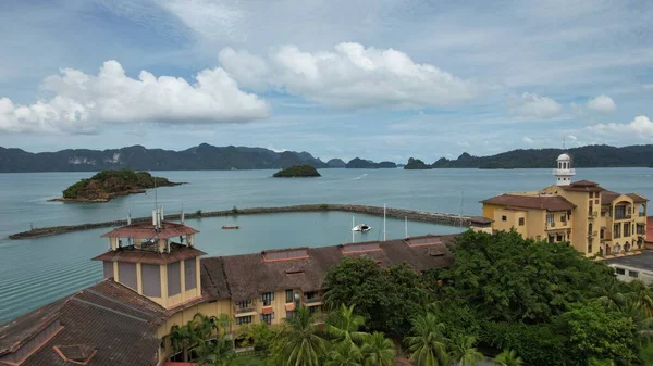 Langkawi 'nin Kent Simgeleri, Plajları ve Turist Çekimleri