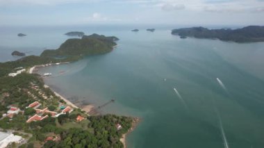 Langkawi 'nin Kent Simgeleri, Plajları ve Turist Çekimleri
