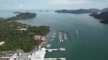 Langkawi 'nin Kent Simgeleri, Plajları ve Turist Çekimleri