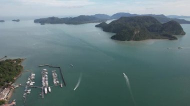 Langkawi 'nin Kent Simgeleri, Plajları ve Turist Çekimleri