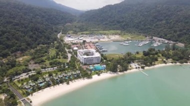 Langkawi 'nin Kent Simgeleri, Plajları ve Turist Çekimleri