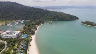 Langkawi 'nin Kent Simgeleri, Plajları ve Turist Çekimleri