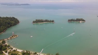 Langkawi 'nin Kent Simgeleri, Plajları ve Turist Çekimleri