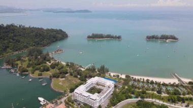 Langkawi 'nin Kent Simgeleri, Plajları ve Turist Çekimleri