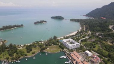 Langkawi 'nin Kent Simgeleri, Plajları ve Turist Çekimleri