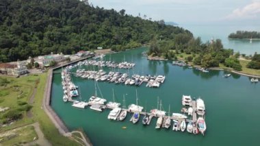 Langkawi 'nin Kent Simgeleri, Plajları ve Turist Çekimleri