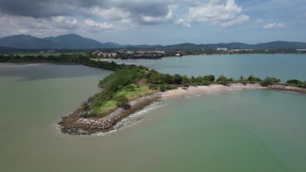 Langkawis Unika Vågbrytare — Stockvideo