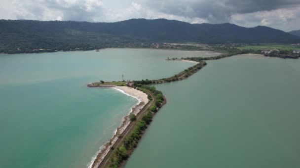 Langkawis Unika Vågbrytare — Stockvideo