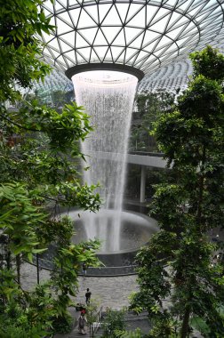 Changi, Singapur - 13 Temmuz 2022: Changi Havalimanı Modern Peyzajları