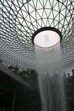 Changi, Singapur - 13 Temmuz 2022: Changi Havalimanı Modern Peyzajları