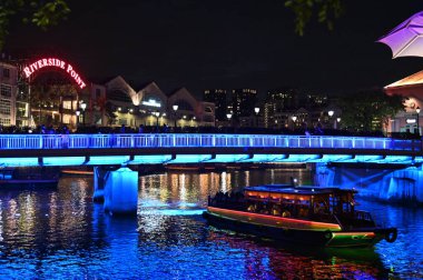 Clarke Quay, Singapur - 16 Temmuz 2022 Singapur Nehri 'nin yanındaki Meşhur ve Güzel Clarke Rıhtımı
