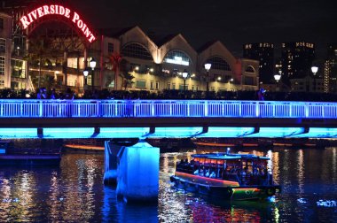 Clarke Quay, Singapur - 16 Temmuz 2022 Singapur Nehri 'nin yanındaki Meşhur ve Güzel Clarke Rıhtımı