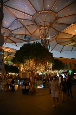 Clarke Quay, Singapur - 16 Temmuz 2022 Singapur Nehri 'nin yanındaki Meşhur ve Güzel Clarke Rıhtımı