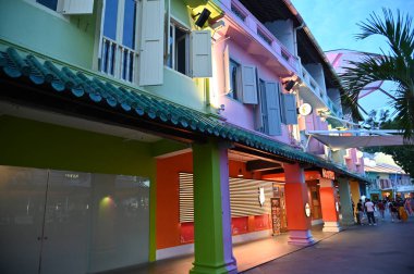 Clarke Quay, Singapur - 16 Temmuz 2022 Singapur Nehri 'nin yanındaki Meşhur ve Güzel Clarke Rıhtımı