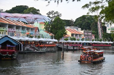 Clarke Quay, Singapur - 16 Temmuz 2022 Singapur Nehri 'nin yanındaki Meşhur ve Güzel Clarke Rıhtımı