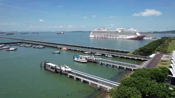 Marina Bay Singapore July 2022 Marina Bay Cruise Centre Terminal — Stockvideo