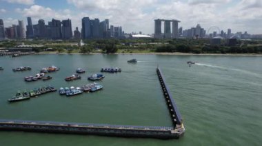 Marina Körfezi, Singapur - 17 Temmuz 2022 Lüks Gemi Limanı 'nın yanaştığı Marina Körfezi Seyahat Merkezi Terminali