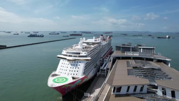 Marina Bay Singapore July 2022 Marina Bay Cruise Centre Terminal — стоковое видео