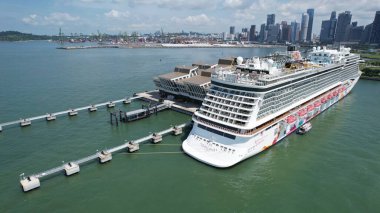 Clarke Quay, Singapur - 16 Temmuz 2022 Singapur Nehri 'nin yanındaki Meşhur ve Güzel Clarke Rıhtımı