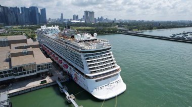 Clarke Quay, Singapur - 16 Temmuz 2022 Singapur Nehri 'nin yanındaki Meşhur ve Güzel Clarke Rıhtımı
