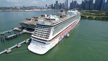 Clarke Quay, Singapur - 16 Temmuz 2022 Singapur Nehri 'nin yanındaki Meşhur ve Güzel Clarke Rıhtımı