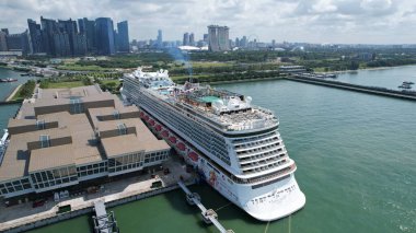 Clarke Quay, Singapur - 16 Temmuz 2022 Singapur Nehri 'nin yanındaki Meşhur ve Güzel Clarke Rıhtımı