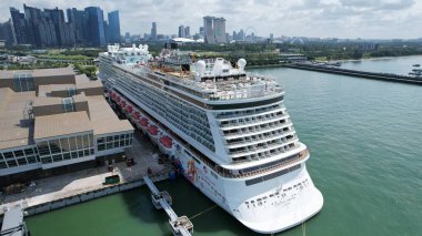 Clarke Quay, Singapur - 16 Temmuz 2022 Singapur Nehri 'nin yanındaki Meşhur ve Güzel Clarke Rıhtımı
