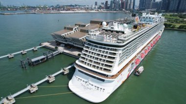 Clarke Quay, Singapur - 16 Temmuz 2022 Singapur Nehri 'nin yanındaki Meşhur ve Güzel Clarke Rıhtımı
