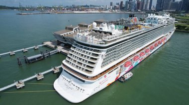 Clarke Quay, Singapur - 16 Temmuz 2022 Singapur Nehri 'nin yanındaki Meşhur ve Güzel Clarke Rıhtımı