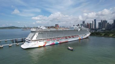 Clarke Quay, Singapur - 16 Temmuz 2022 Singapur Nehri 'nin yanındaki Meşhur ve Güzel Clarke Rıhtımı