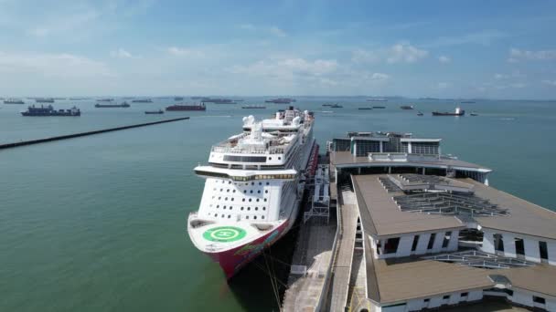 Marina Bay Singapore July 2022 Marina Bay Cruise Centre Terminal – stockvideo