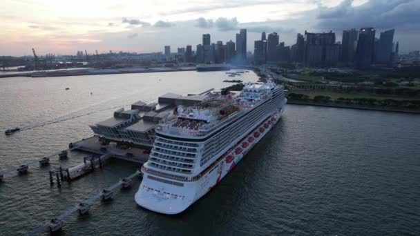 Marina Bay Singapore July 2022 Marina Bay Cruise Centre Terminal — Stockvideo