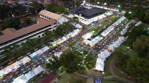 Kuching, Malezya - 1 Ağustos 2022: Geleneksel Kuching Festivali Sokak Fuarı