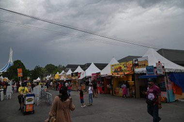 Kuching, Malezya - 1 Ağustos 2022: Geleneksel Kuching Festivali Sokak Fuarı