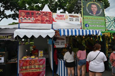 Kuching, Malezya - 1 Ağustos 2022: Geleneksel Kuching Festivali Sokak Fuarı