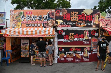 Kuching, Malezya - 1 Ağustos 2022: Geleneksel Kuching Festivali Sokak Fuarı