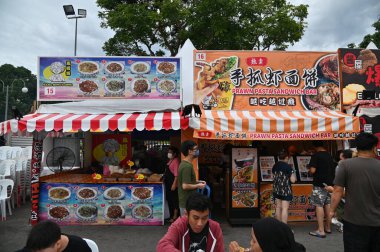 Kuching, Malezya - 1 Ağustos 2022: Geleneksel Kuching Festivali Sokak Fuarı