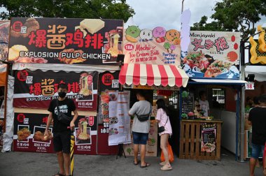 Kuching, Malezya - 1 Ağustos 2022: Geleneksel Kuching Festivali Sokak Fuarı