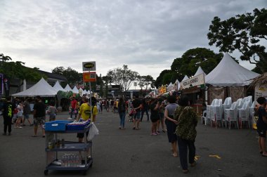 Kuching, Malezya - 1 Ağustos 2022: Geleneksel Kuching Festivali Sokak Fuarı