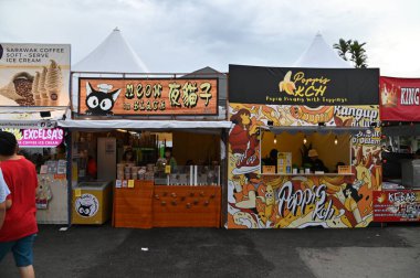 Kuching, Malezya - 1 Ağustos 2022: Geleneksel Kuching Festivali Sokak Fuarı