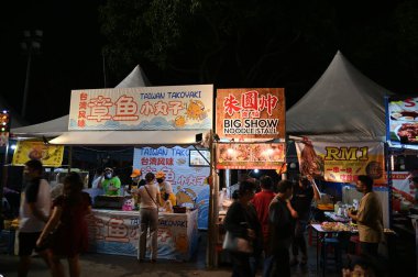 Kuching, Malezya - 1 Ağustos 2022: Geleneksel Kuching Festivali Sokak Fuarı