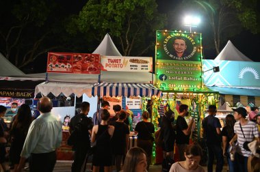 Kuching, Malezya - 1 Ağustos 2022: Geleneksel Kuching Festivali Sokak Fuarı